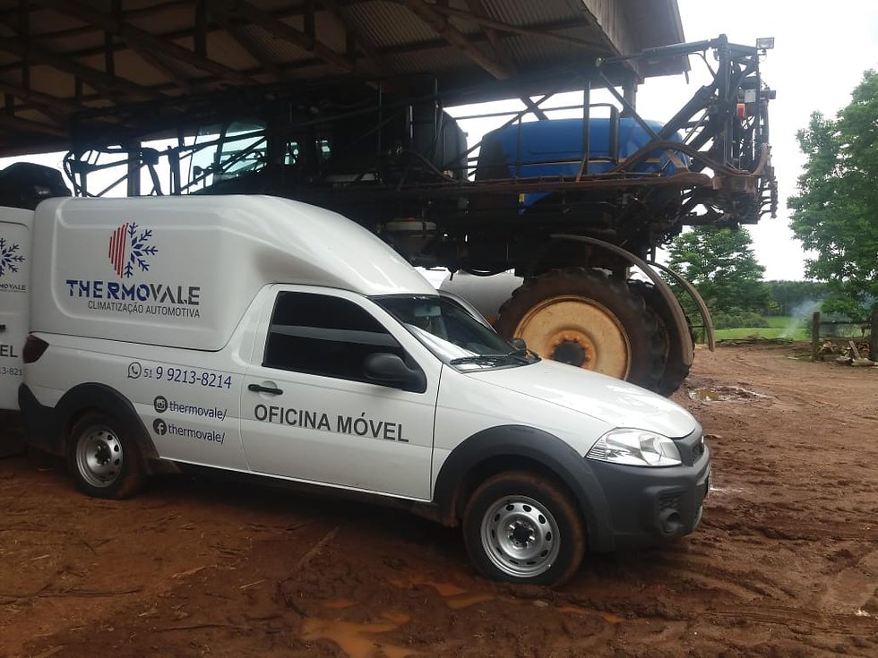 Oficina móvel Thermovale em atendimento agrícola